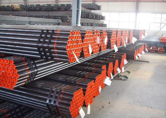 ท่อโลหะผสมเหล็กไร้รอยต่อหม้อไอน้ำ DIN 1629 St52.4 St52 DIN 17175 15Mo3 13CrMo44 พื้นผิวธรรมดาที่ทาน้ำมัน