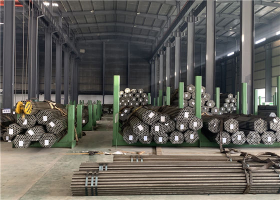 SA192 เหล็กกล้าคาร์บอน 180MPa ท่อหม้อไอน้ำไร้รอยต่อ