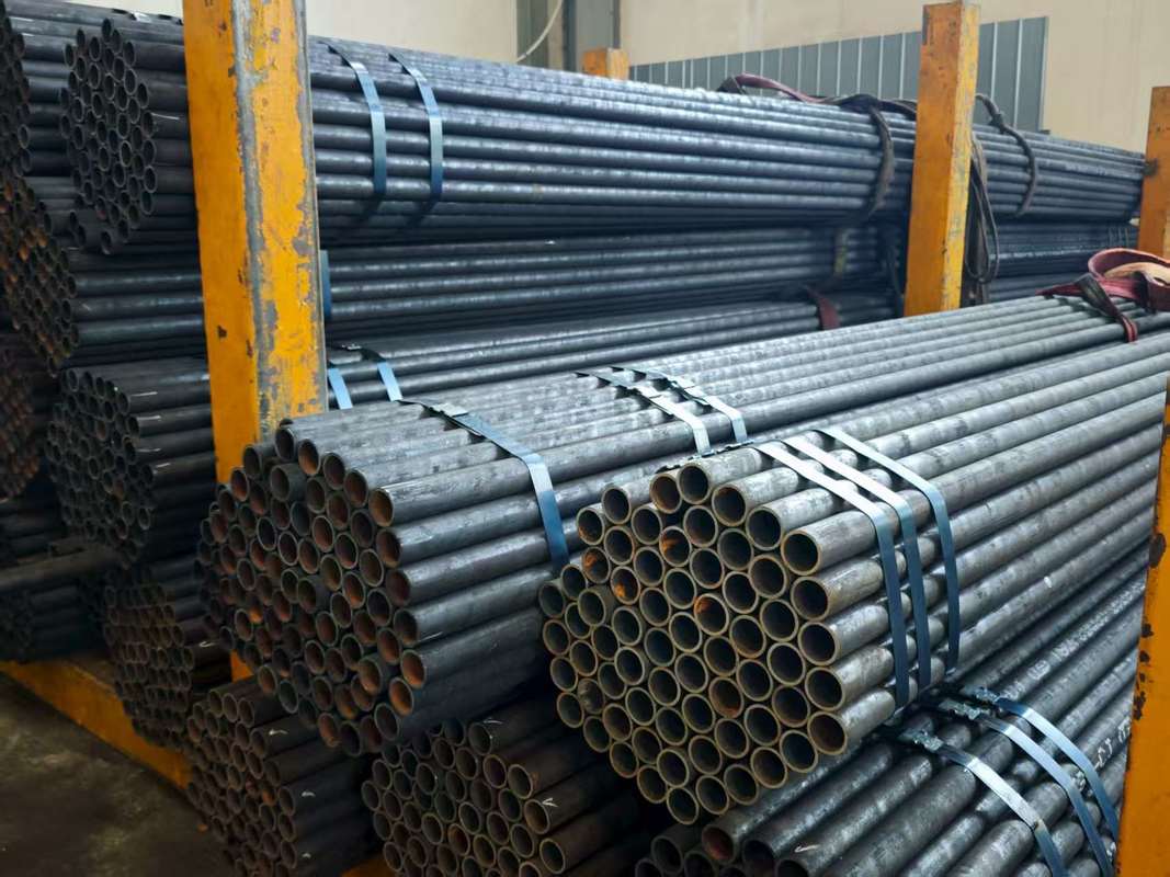 หลอดหม้อที่ไม่มีรอยเหล็กคาร์บอน ASTM A106 DIN17175